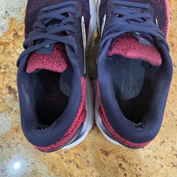 Brooks ghost size 6.5 - Picture 5 of 9